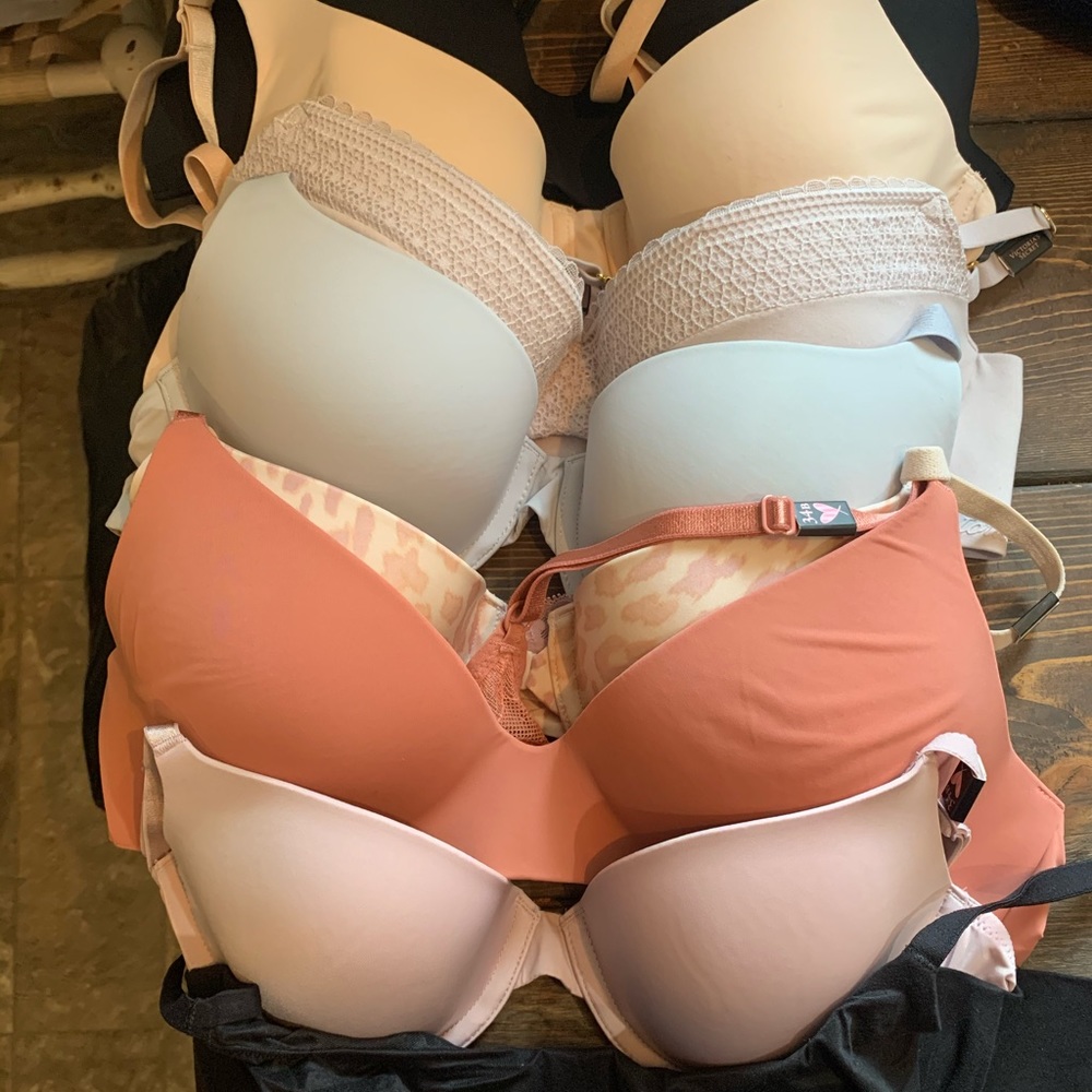 8 new with tags 34b Victoria secret bras